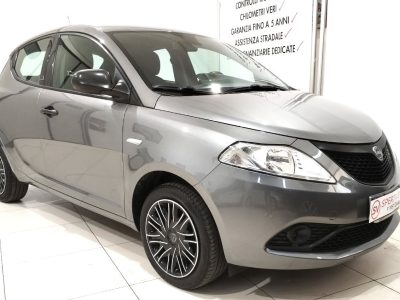 Lancia Ypsilon 1.0 FireFly 5 porte S&S Hybrid Ecochic Silver